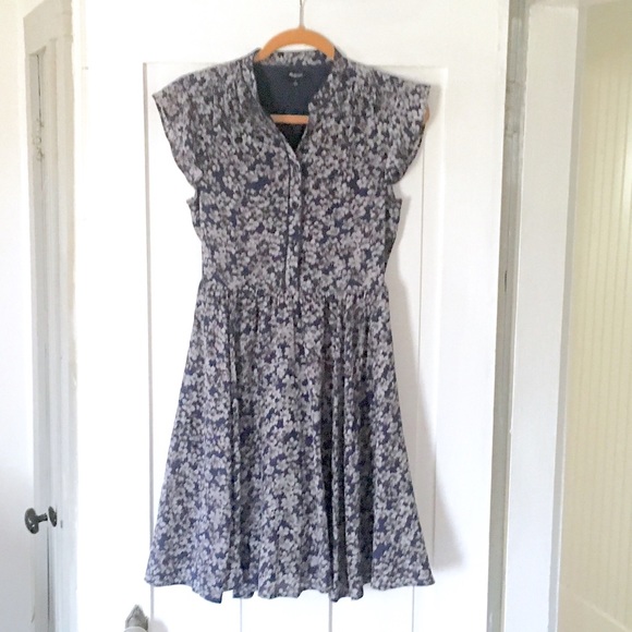 Madewell Dresses & Skirts - Madewell Newsprint Floral Dress. Size 0.
